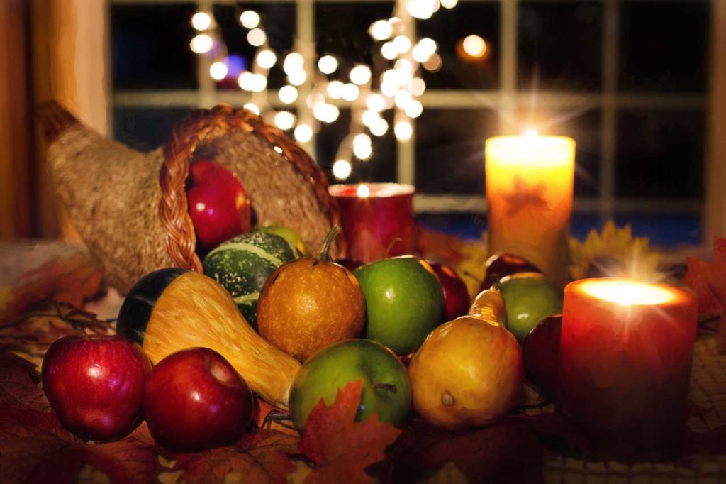 thanksgiving cornucopia table setting